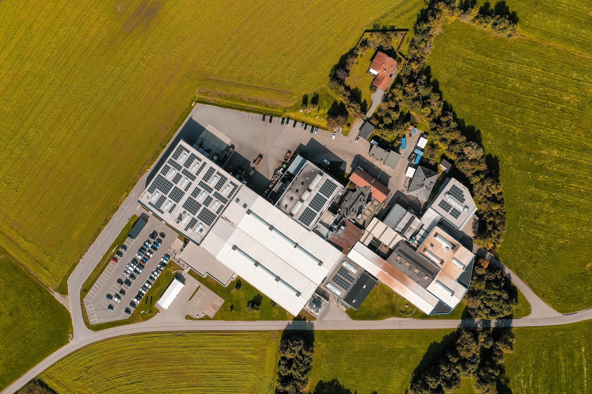 Luftaufnahme_Firmengebäude_Bernhofer